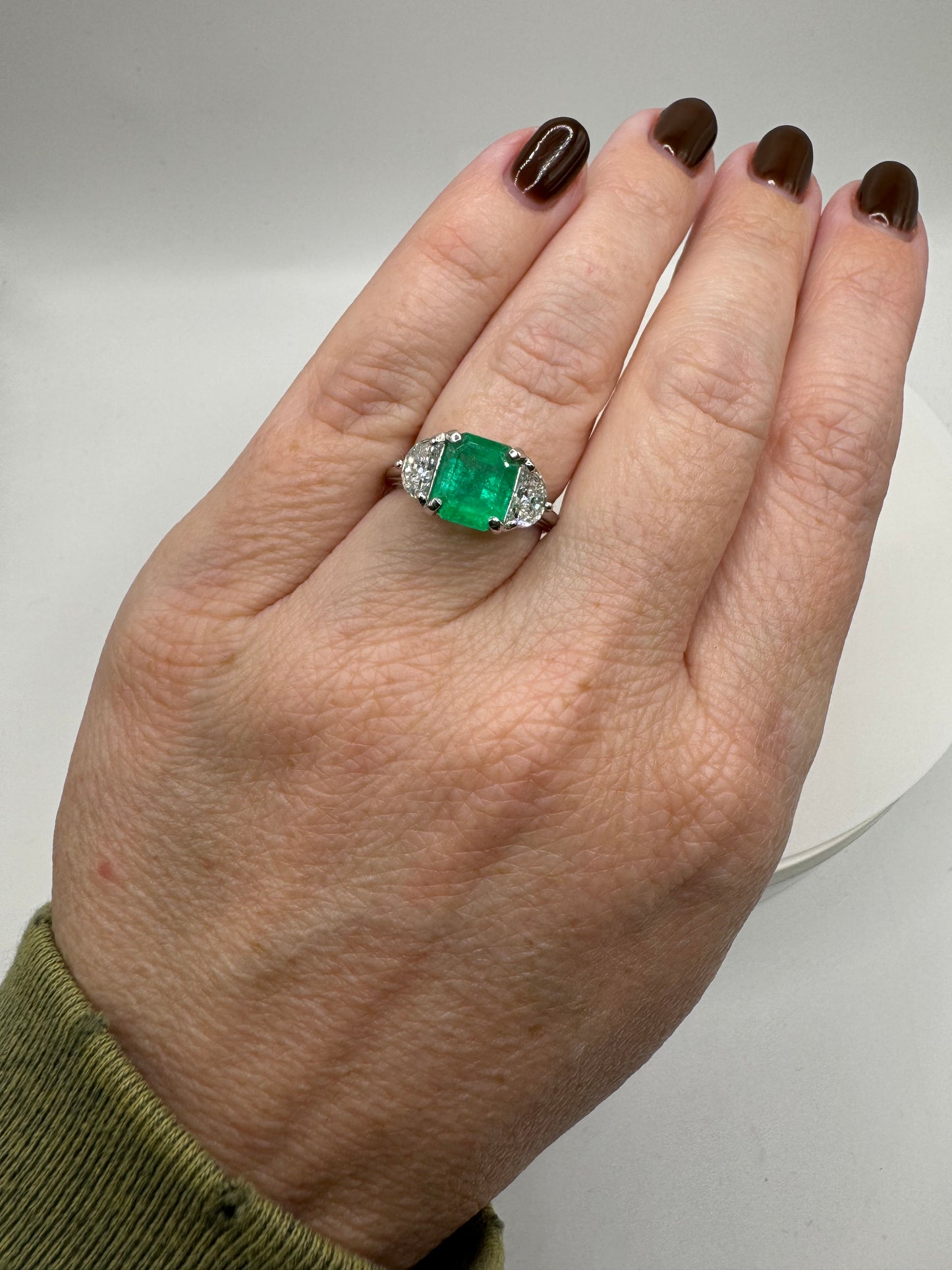 Colombian emerald antique ring