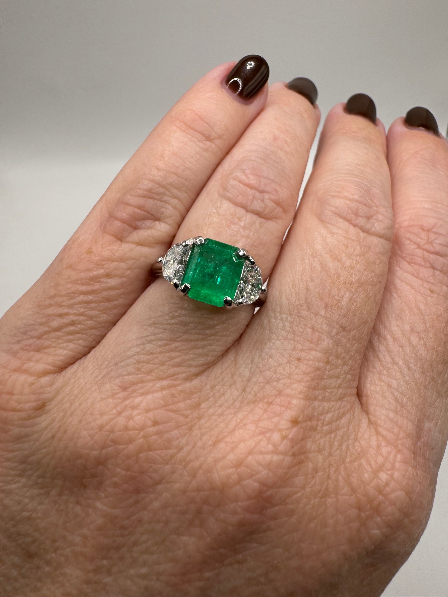 Colombian emerald antique ring