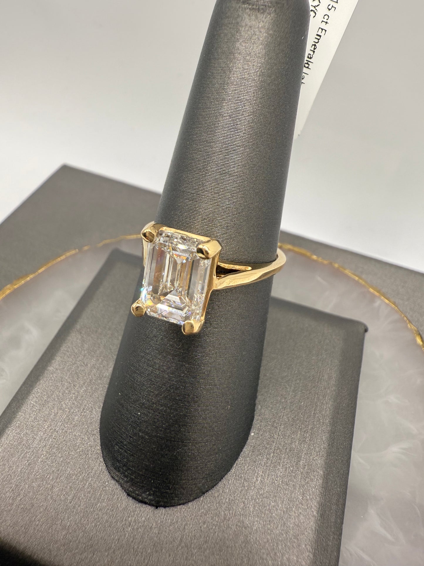 Engagement ring - 3.15 ct Lab Grown Emerald cut solitaire