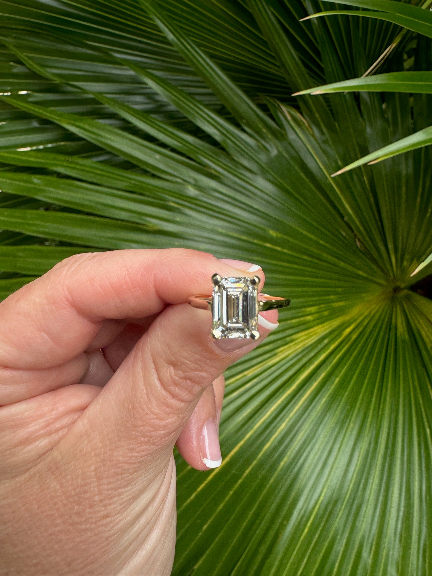 Engagement ring - 3.15 ct Lab Grown Emerald cut solitaire