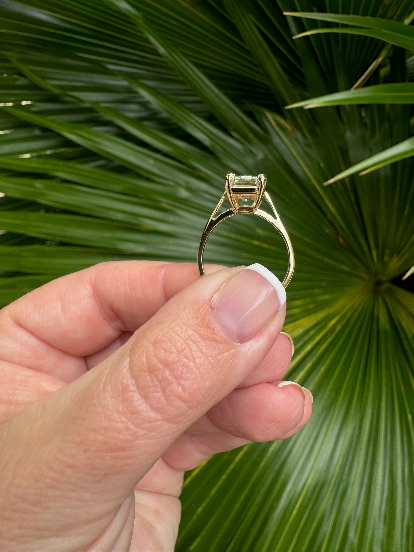 Engagement ring - 3.15 ct Lab Grown Emerald cut solitaire