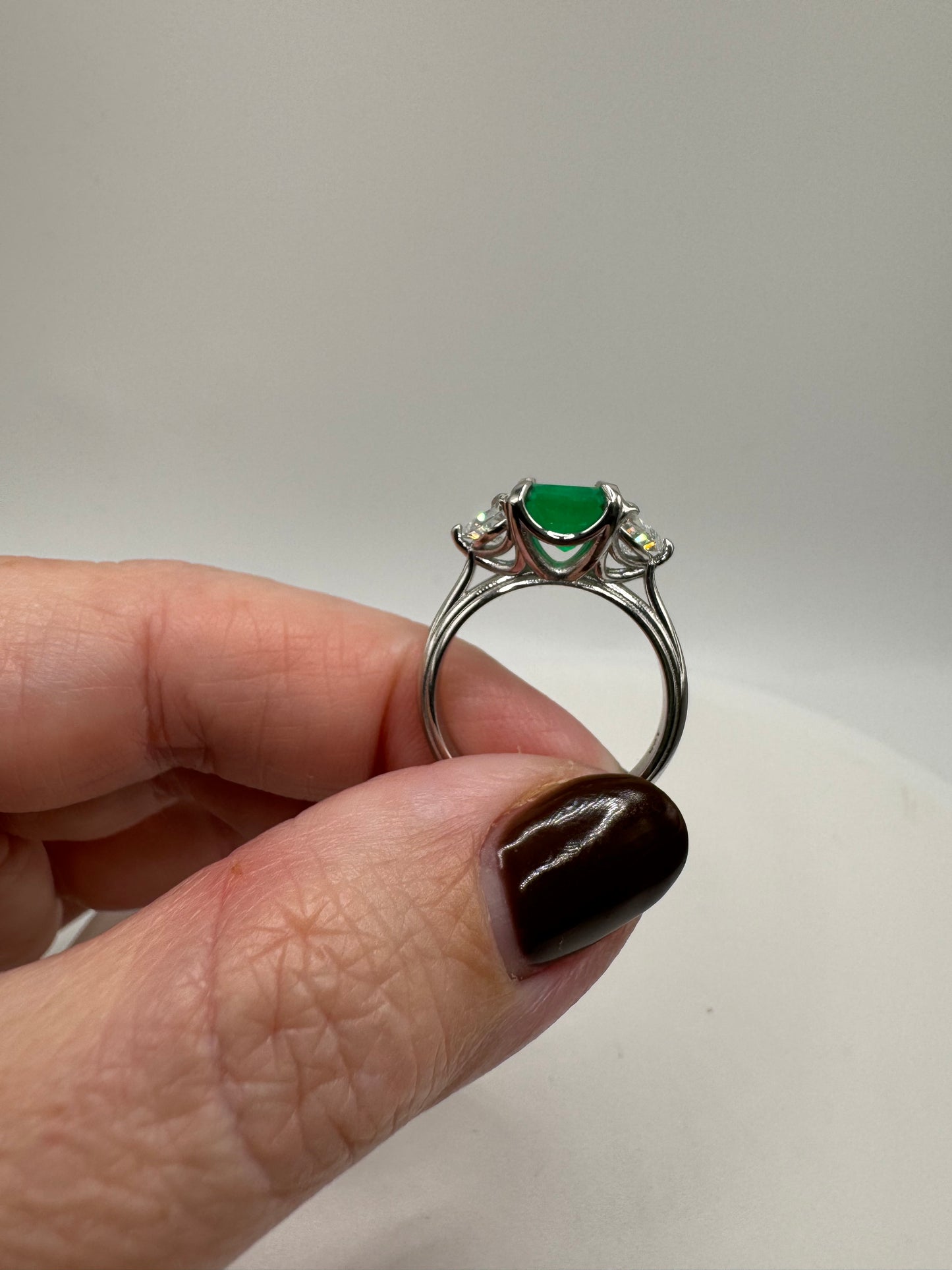 Colombian emerald antique ring